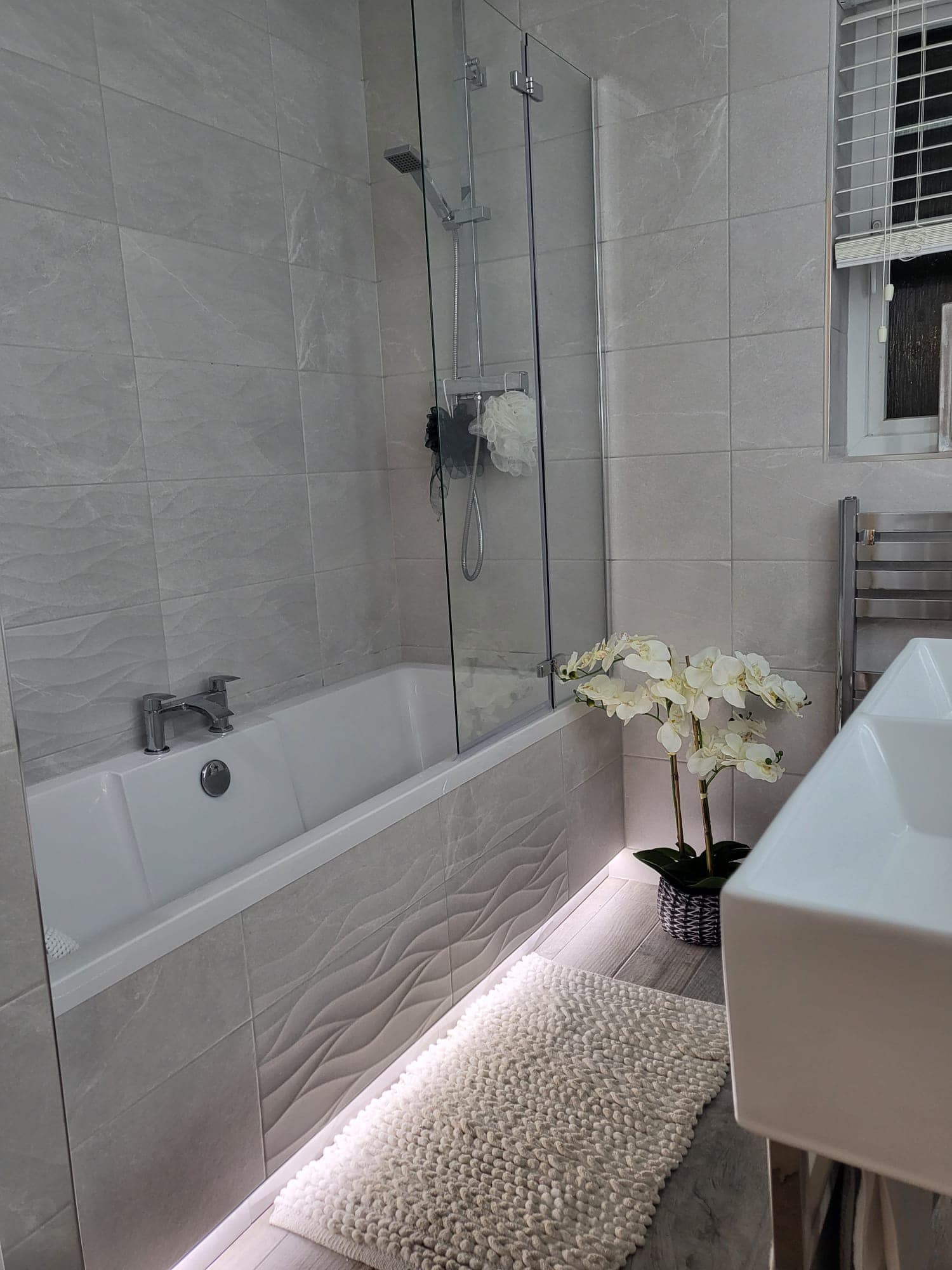 Modern bathroom with textured tiles