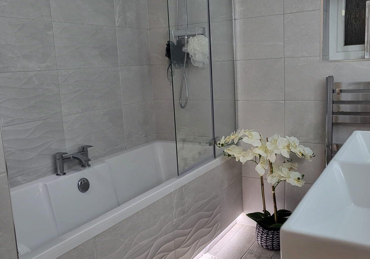 Modern bathroom with textured tiles